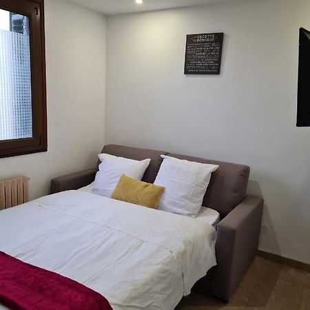 Studio Entierement Equipe Avec Veranda Commune Neuilly-sur-Marne Ngoại thất bức ảnh